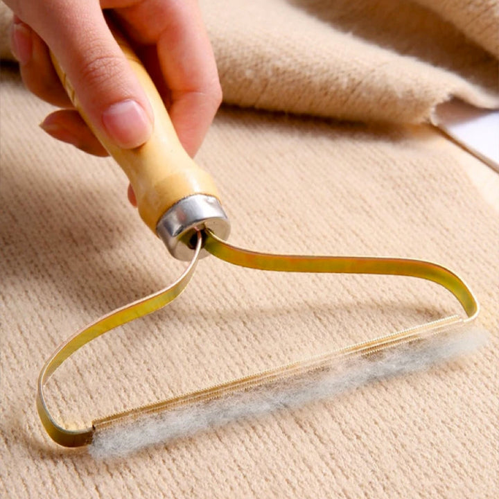 Portable lint & fur remover set, essential travel accessory for quick clothes care & clothing maintenance on the go.