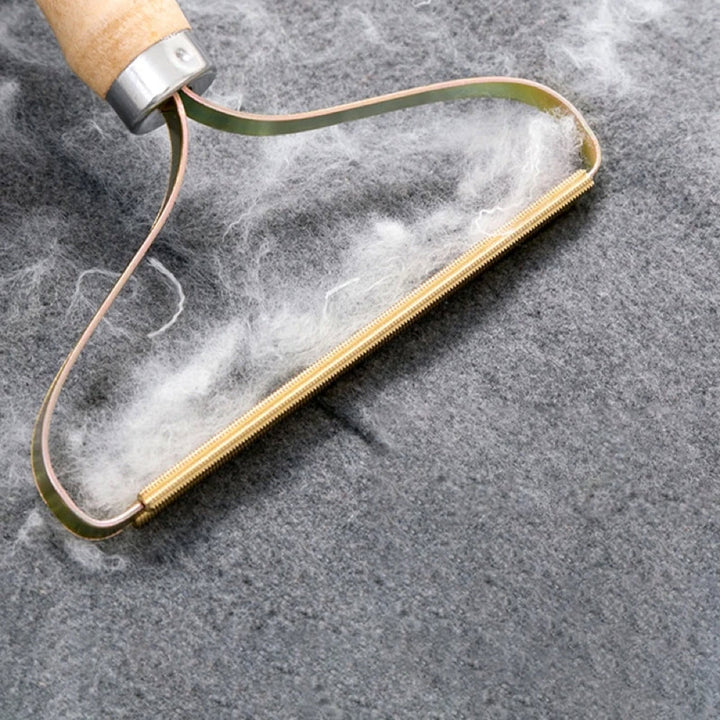 Efficient fabric shaver & lint remover duo to effortlessly remove pet hair, fuzz, and lint from all textiles.