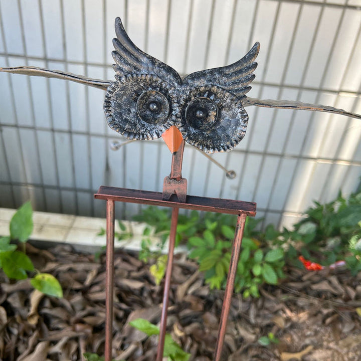 Outdoor kinetic bird statue, wind-powered art bringing movement and style to your garden or patio decor.