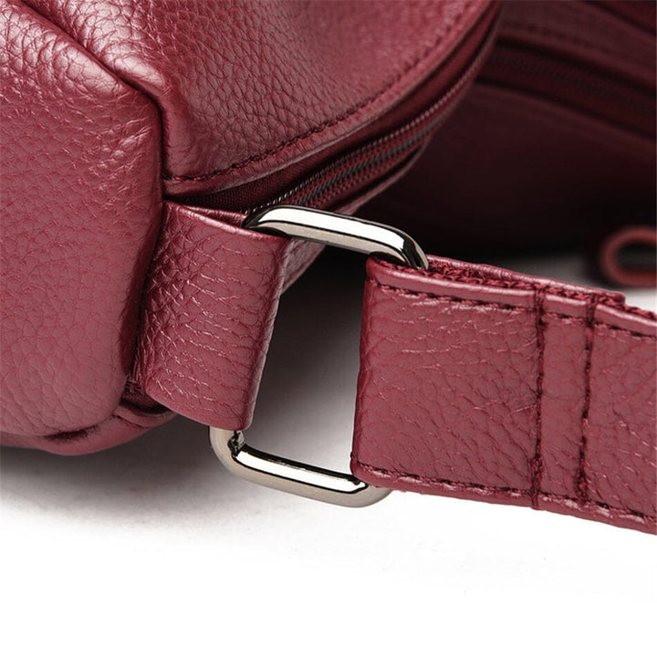 Fashionable genuine leather women's handbag. Elegant luxury accessory, ideal as a shoulder or tote bag.
