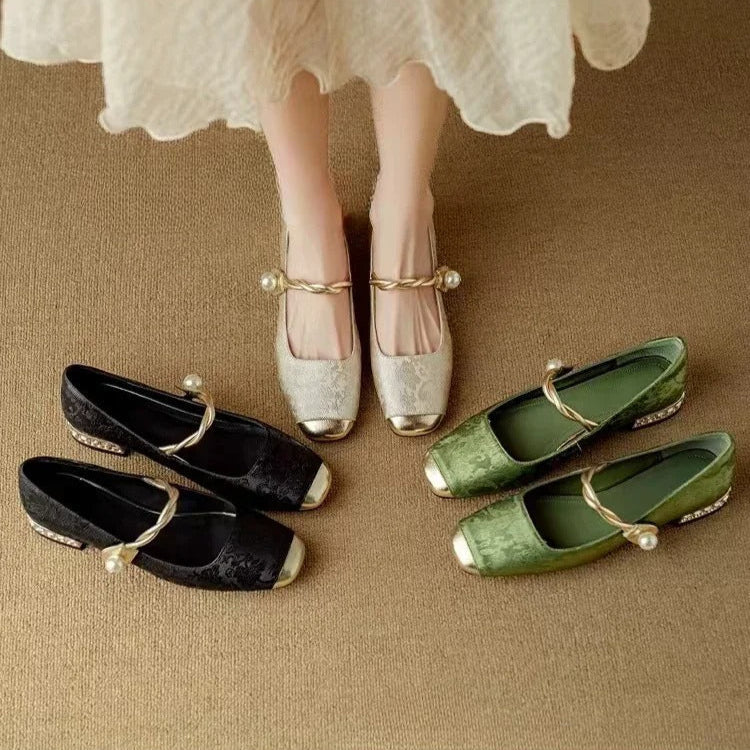 Sophisticated women's classic Mary Jane shoes, vintage design with a unique pearl strap.