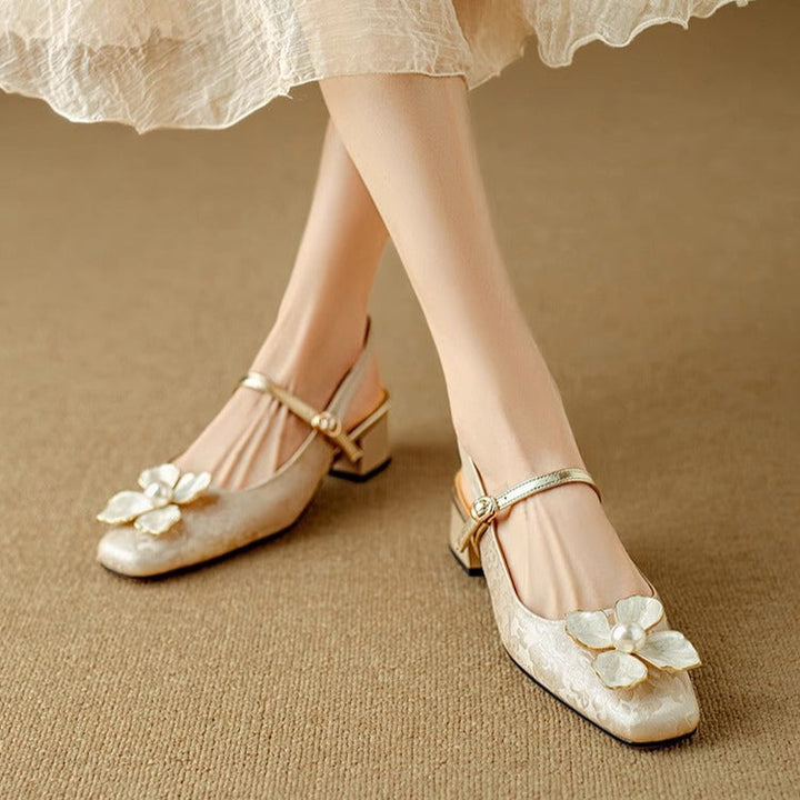 Women's floral jacquard block-heel pumps with comfortable mid-heel. Perfect for occasions.