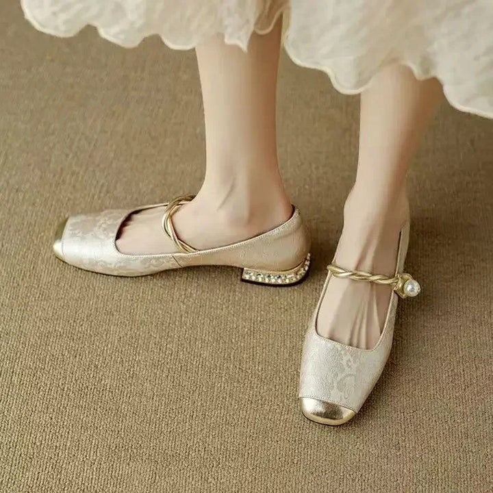 Glossy women's vintage Mary Jane shoes with elegant pearl strap & stable block heel.