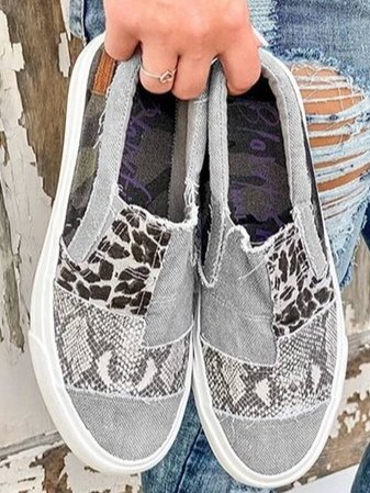 Modern women's slip-on casual shoes, lightweight and comfortable for versatile spring & summer wear.