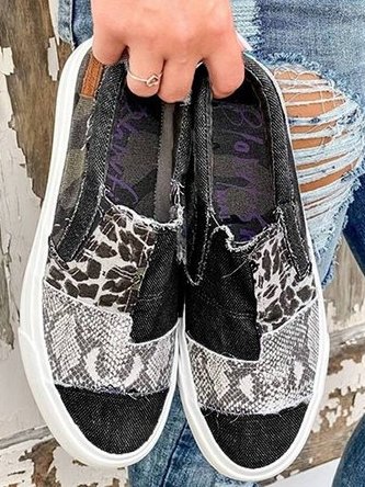 Women's easy-wear slip-on comfort shoes, perfect for walking, errands, and relaxed everyday style.