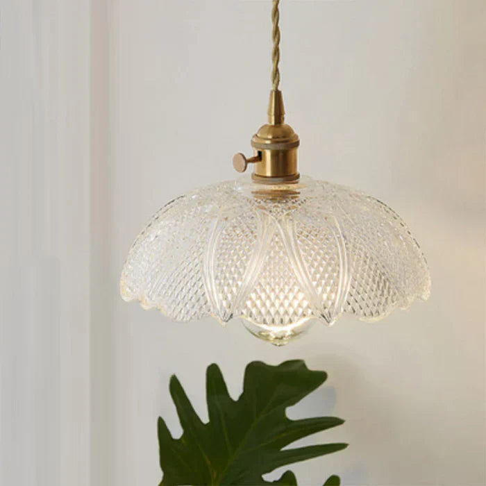 Elegant transparent glass pendant light, enhances any dining area with style.