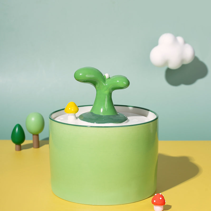 High-quality ceramic cat water dispenser ensures quiet operation and encourages healthy pet hydration.