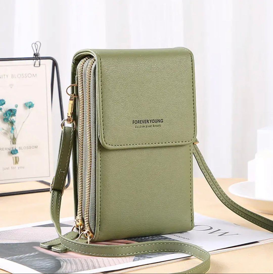 Modern women's handbag, versatile as a shoulder or crossbody. Elegant and practical for all-year fashion.