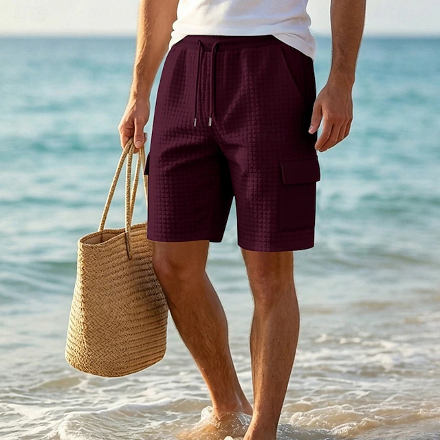 Everyday men's summer shorts with a relaxed fit and practical cargo pockets, offering comfort and style.