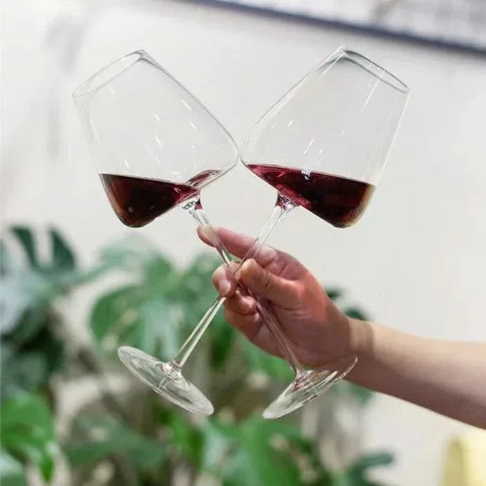 Handcrafted lead-free crystal stemware, versatile set for wine and sparkling champagne.