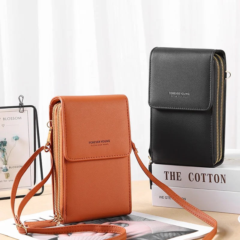 All-season women's shoulder bag, elegant and versatile. A stylish fashion accessory and organized daily purse.