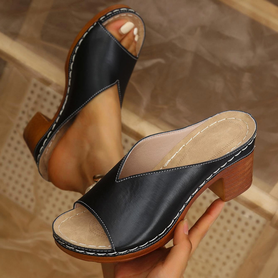 Comfortable women's orthopaedic sandals, stable block heel, arch support for all-day summer walking.