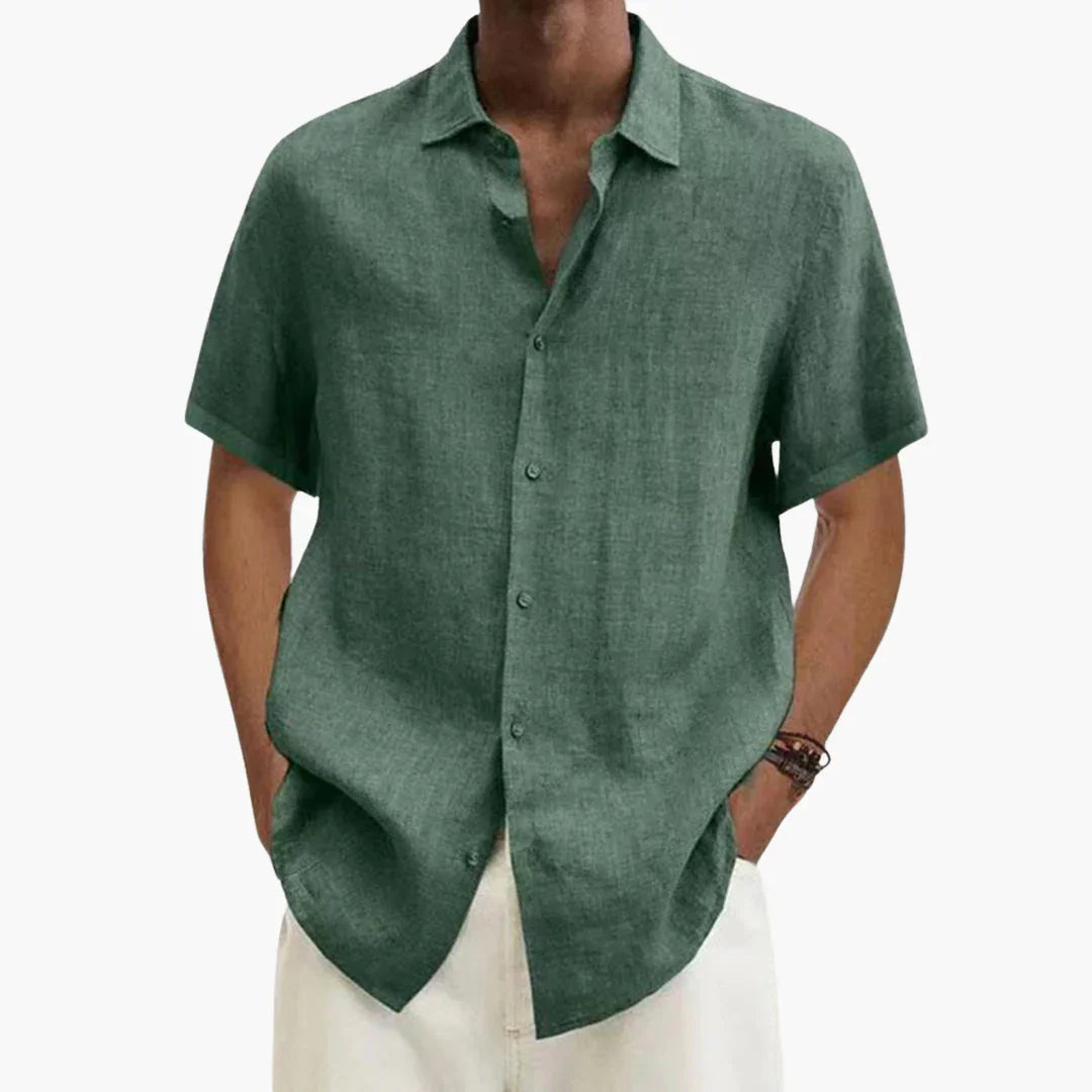 Effortless men's summer short sleeve button-up shirt. Classic design, lightweight, ideal for casual warm weather.
