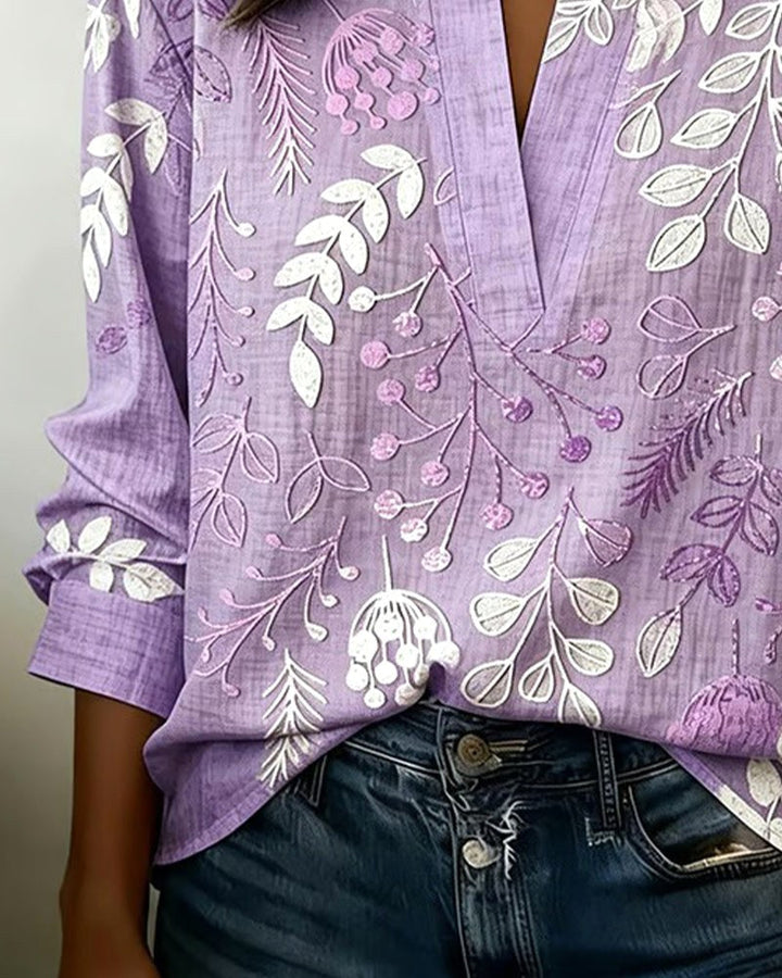 Elegant women's blouse with delicate floral print & flattering V-neck. Casual chic for everyday.