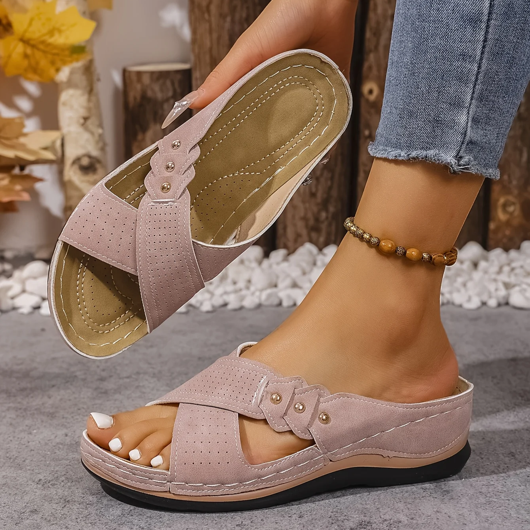 Stylish women's platform sandals: cosy, arch-support, crossover straps. Ideal for everyday wear.