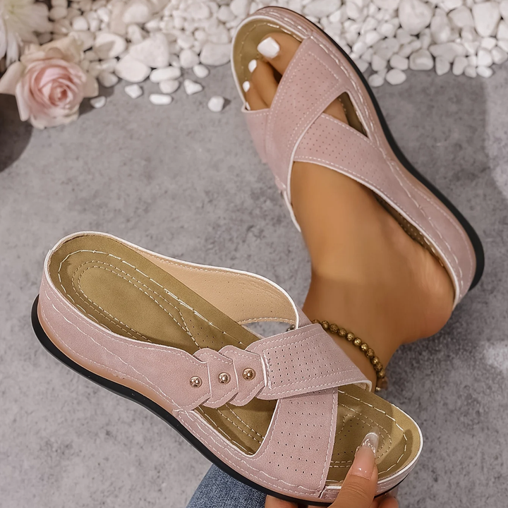 Everyday women's platform sandals, arch-support, cosy comfort, trendy crossover straps.