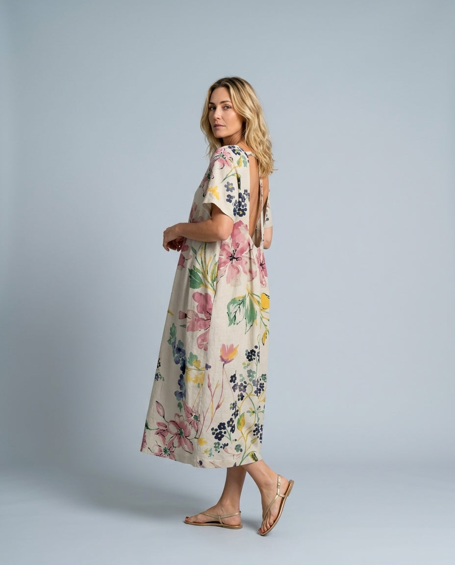 Refined women's floral boho maxi dress; short sleeve, round neck, flowy for summer elegance.