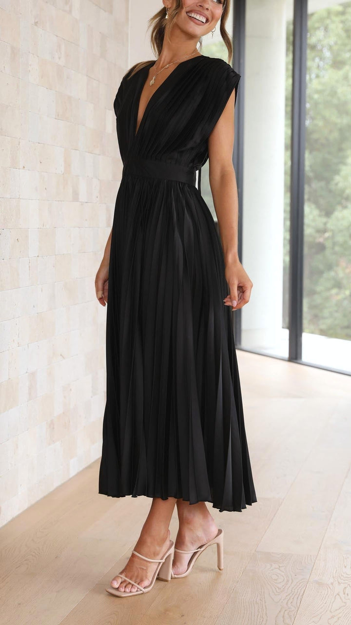 Women's elegant summer dress, a long flowy design with beautiful pleats.