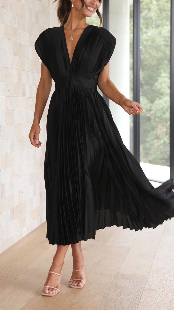 Chic pleated maxi dress for women, ideal for sophisticated summer gatherings.