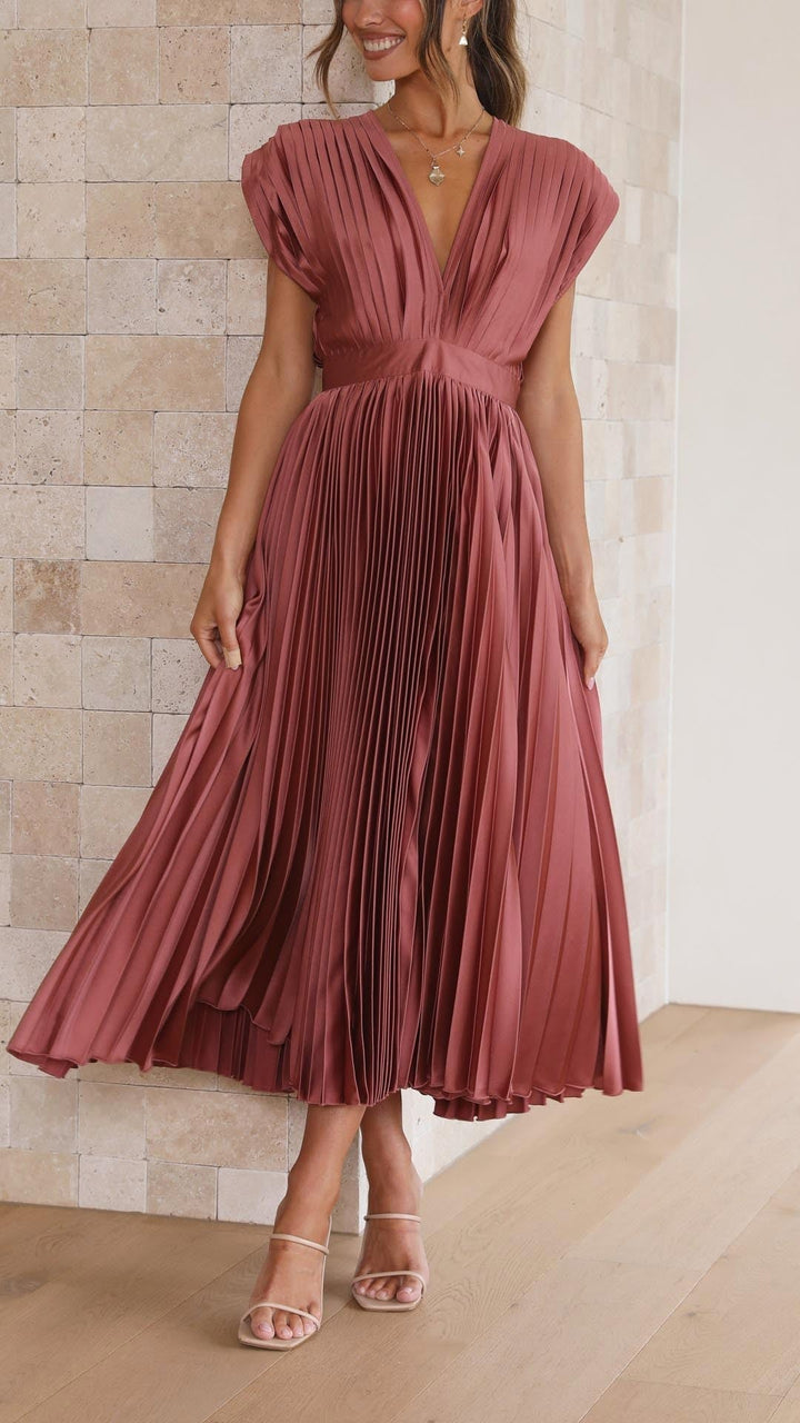 Stylish flowy maxi dress with pleats, great for women's summer holidays.