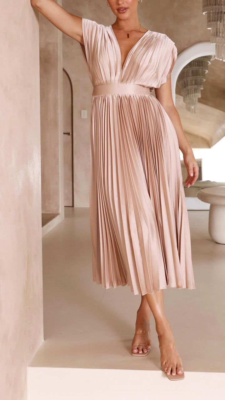 Chic pleated maxi dress for women, ideal for elegant summer parties.