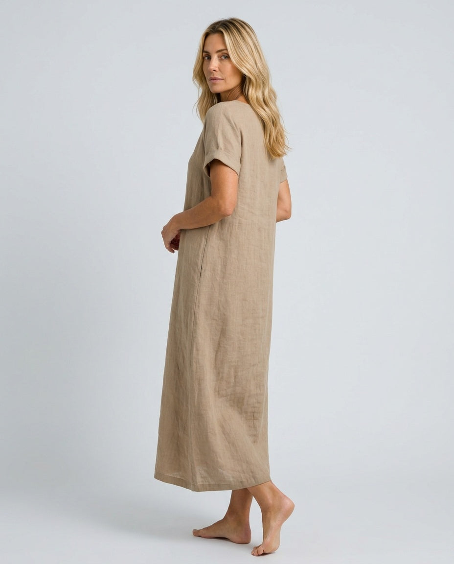 Versatile women's midi summer dress with a relaxed fit. Ideal casual day dress for comfortable everyday wear.