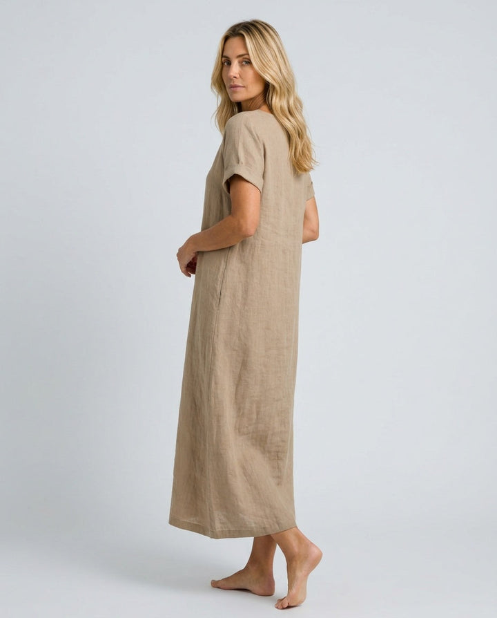 Versatile women's midi summer dress with a relaxed fit. Ideal casual day dress for comfortable everyday wear.