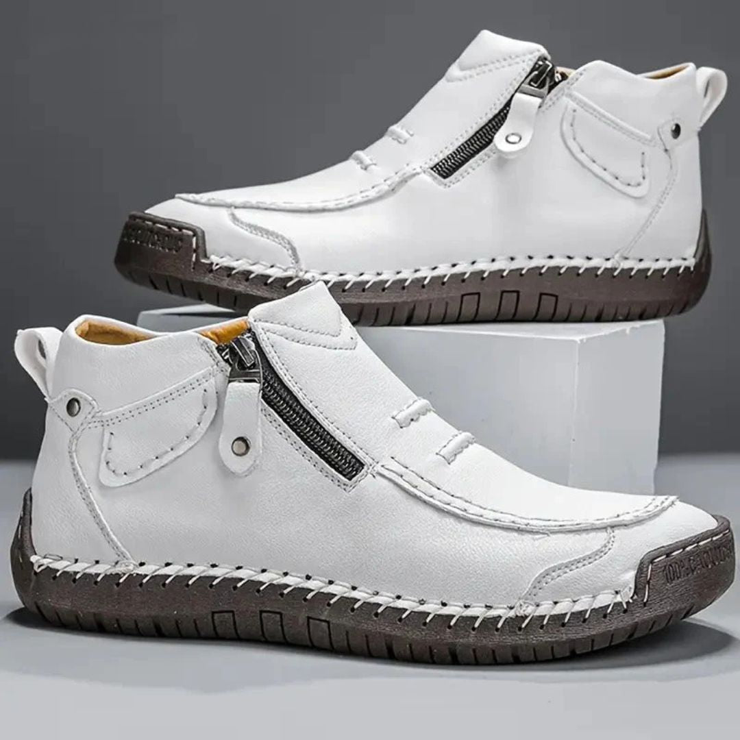Relaxed men's orthopedic ankle boots with a side zip & stitching, providing supportive footwear for daily wear.