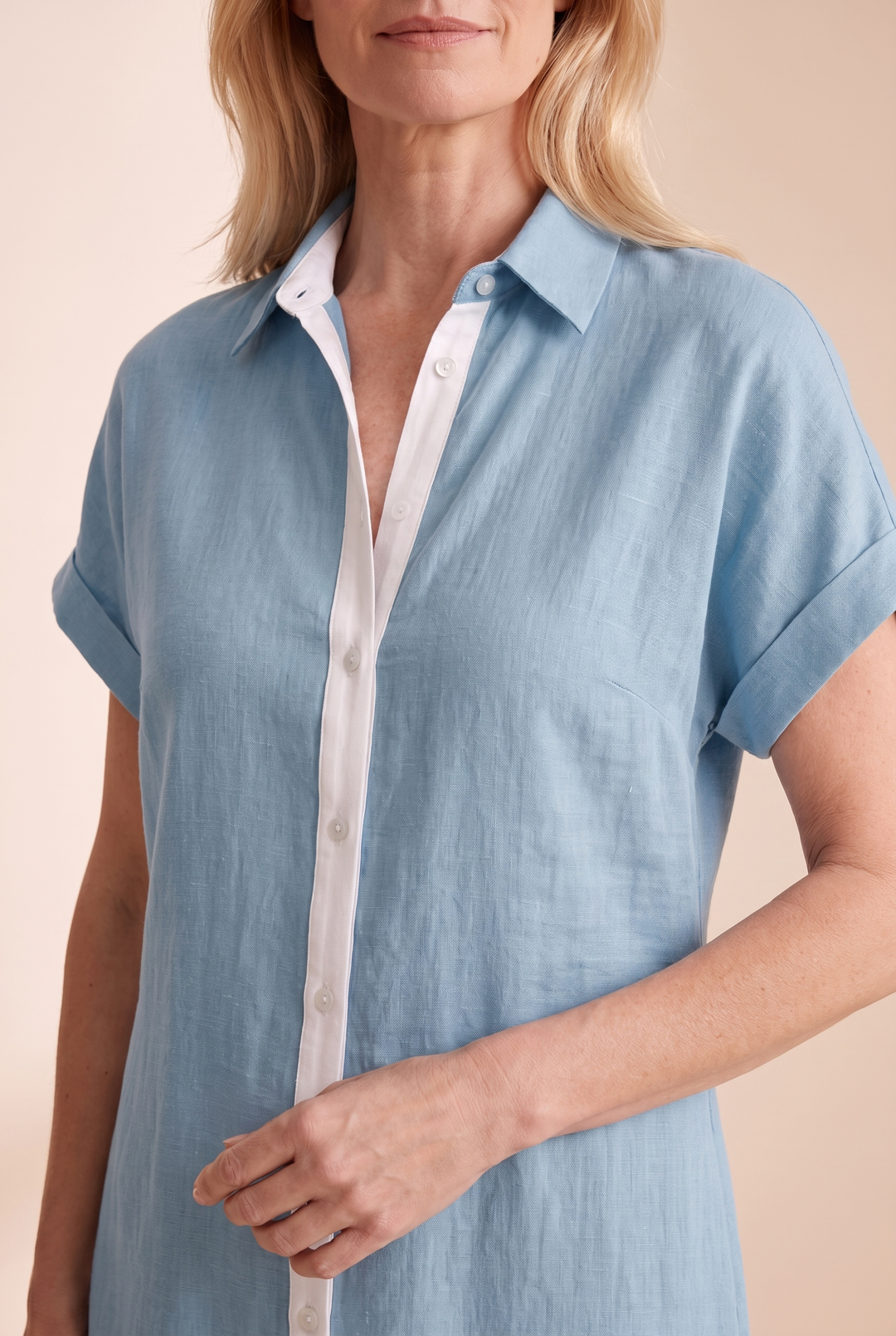 Effortless women's button-front collared maxi dress with a relaxed fit for versatile summer fashion.