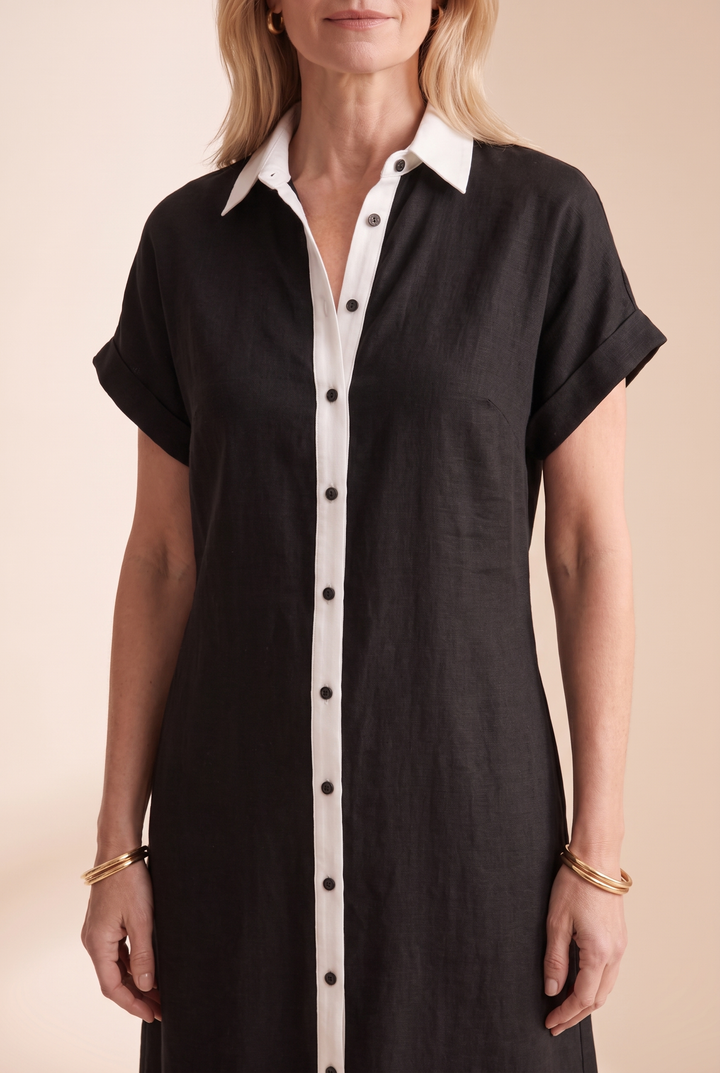 Comfortable women's relaxed maxi dress, featuring a button front and short sleeves for easy style.