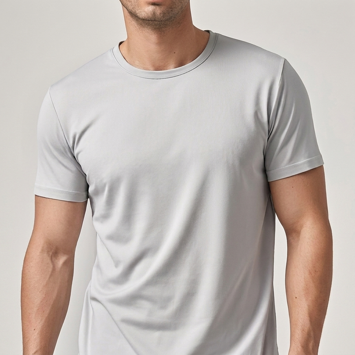 Spring/Summer men's solid t-shirt, crew neck, short sleeve, a versatile basic.