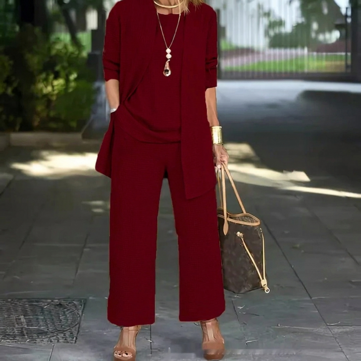 Stylish women's casual chic 3-piece set, ideal for workwear, travel, or elegant everyday fashion.
