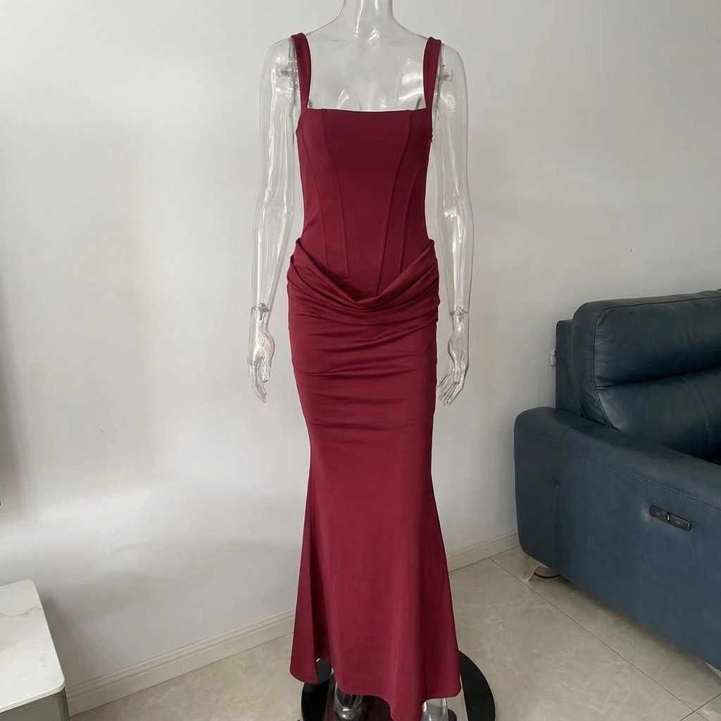 Versatile elegant women's strapless long slip dress, perfect for summer, formal events, or vacation.