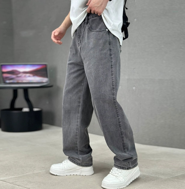 Men's relaxed fit straight leg blue jeans for comfortable everyday wear. Versatile casual pants.