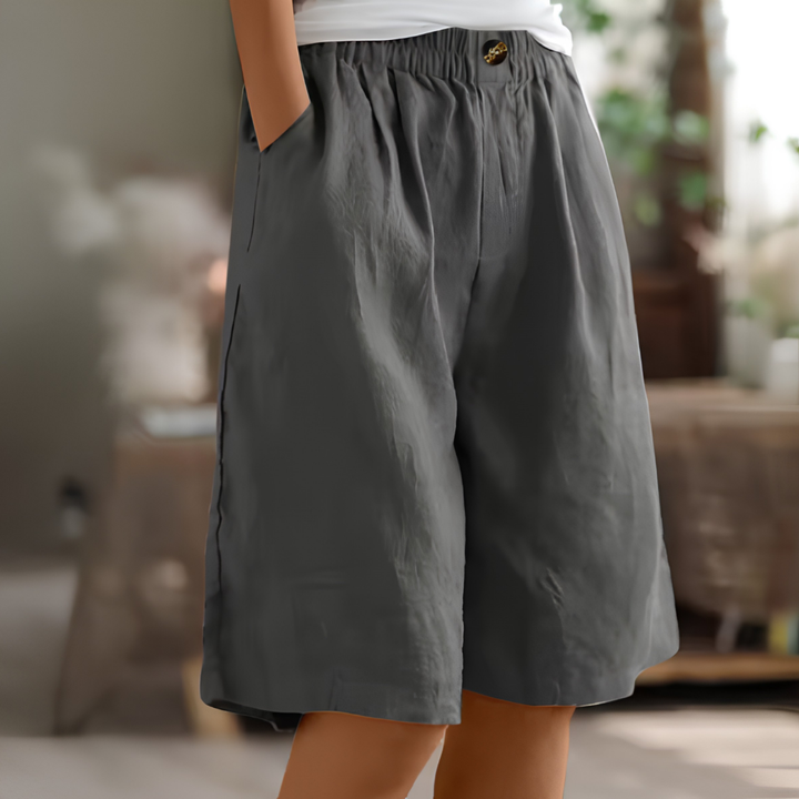 Comfortable women's casual shorts, loose fit, elastic waist, perfect for summer wear.