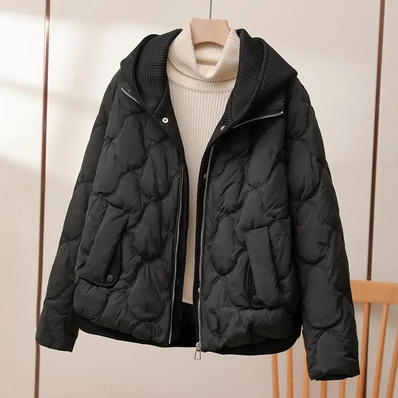 Versatile Aura ladies' jacket: a warm puffer coat for casual wear, urban style & cold weather comfort.