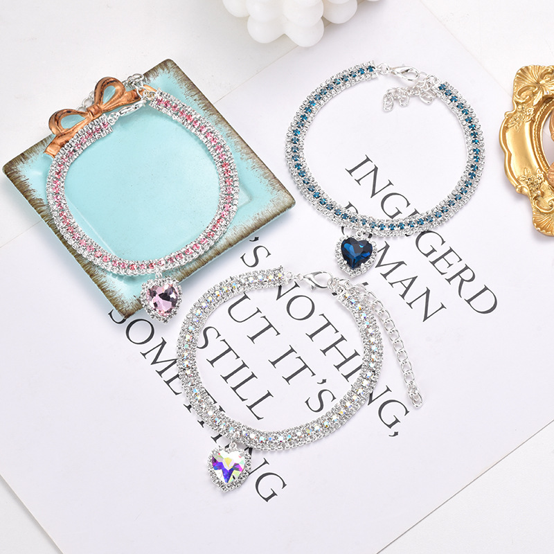 Breakaway crystal cat collar, elegant with a reflective heart gem for safety.