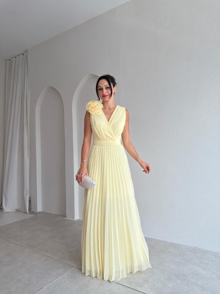 Elegant women's pleated floral appliqué cocktail dress. A-line v-neck gown for formal parties & wedding guests.