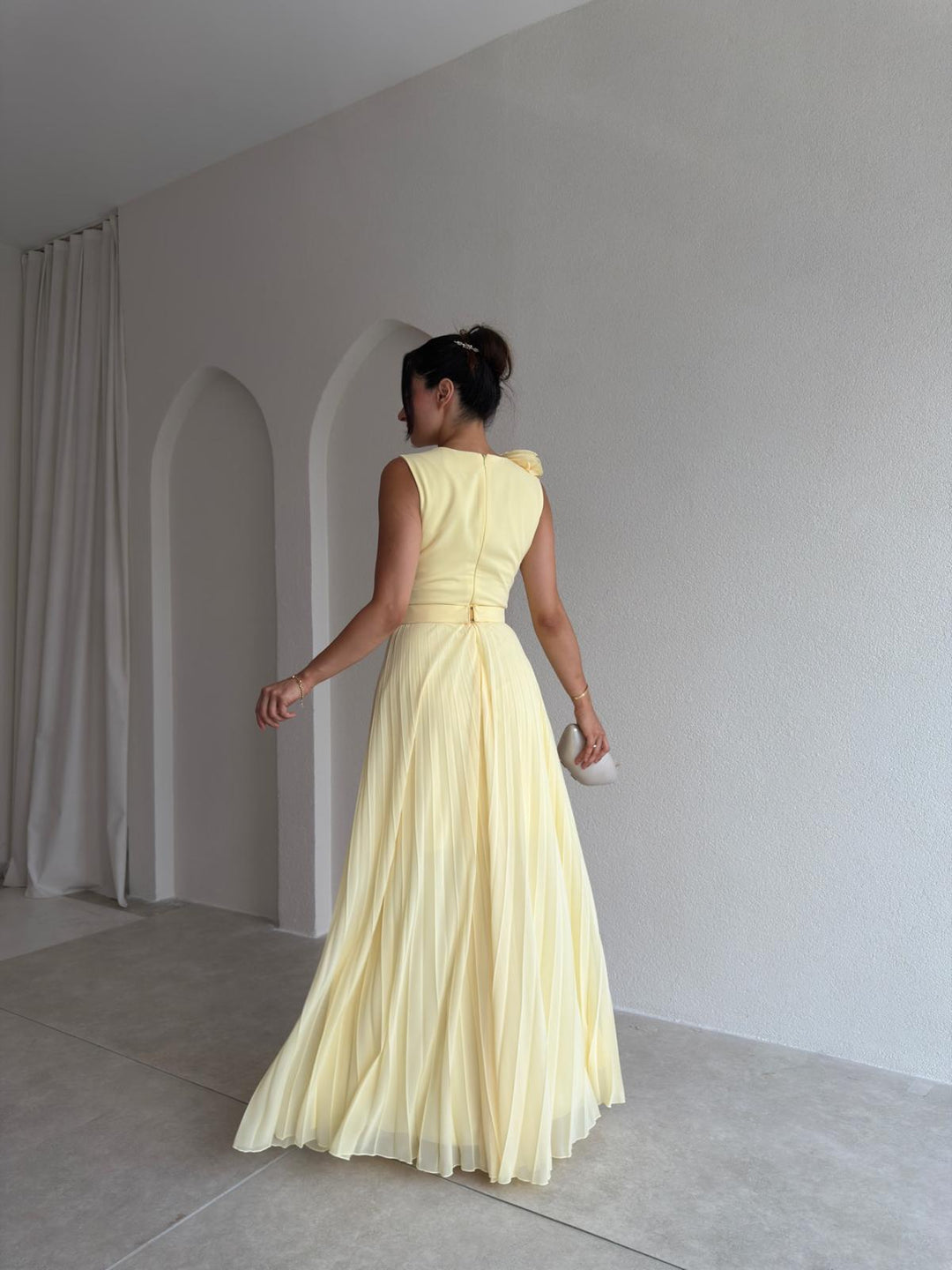 Stylish women's v-neck A-line cocktail dress featuring intricate floral appliqué & elegant pleats. Ideal party dress.