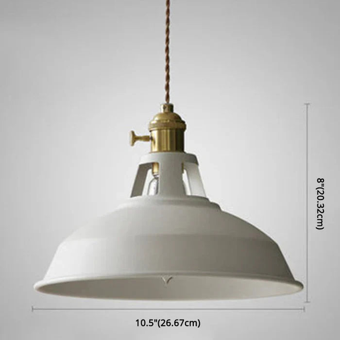 The perfect blend of industrial and retro: this pendant light is a statement.