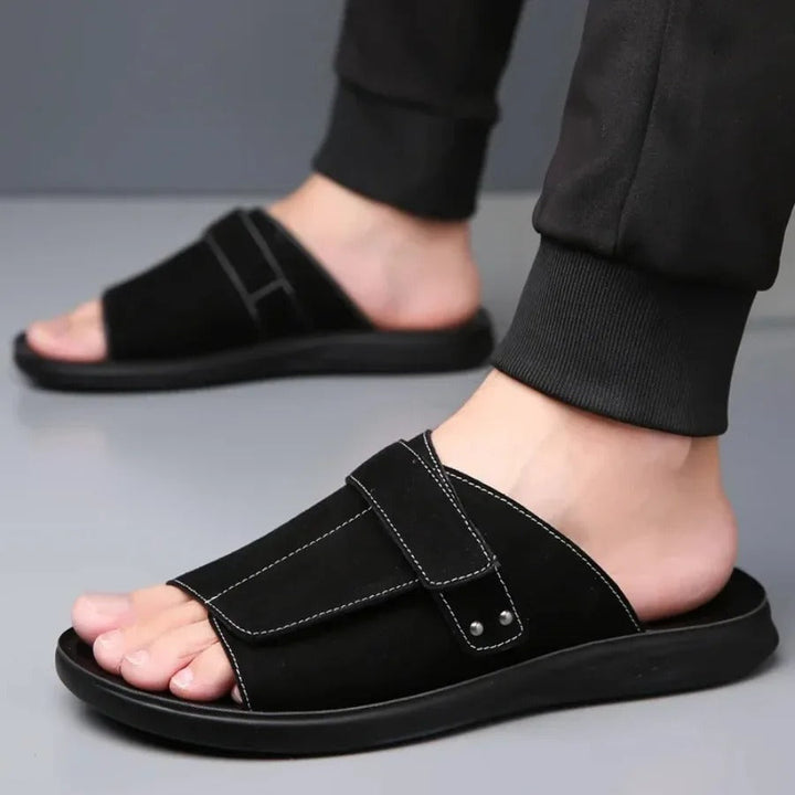 Men's Isaac comfort slides: adjustable strap ensures a perfect fit. Ideal for relaxed summer days.