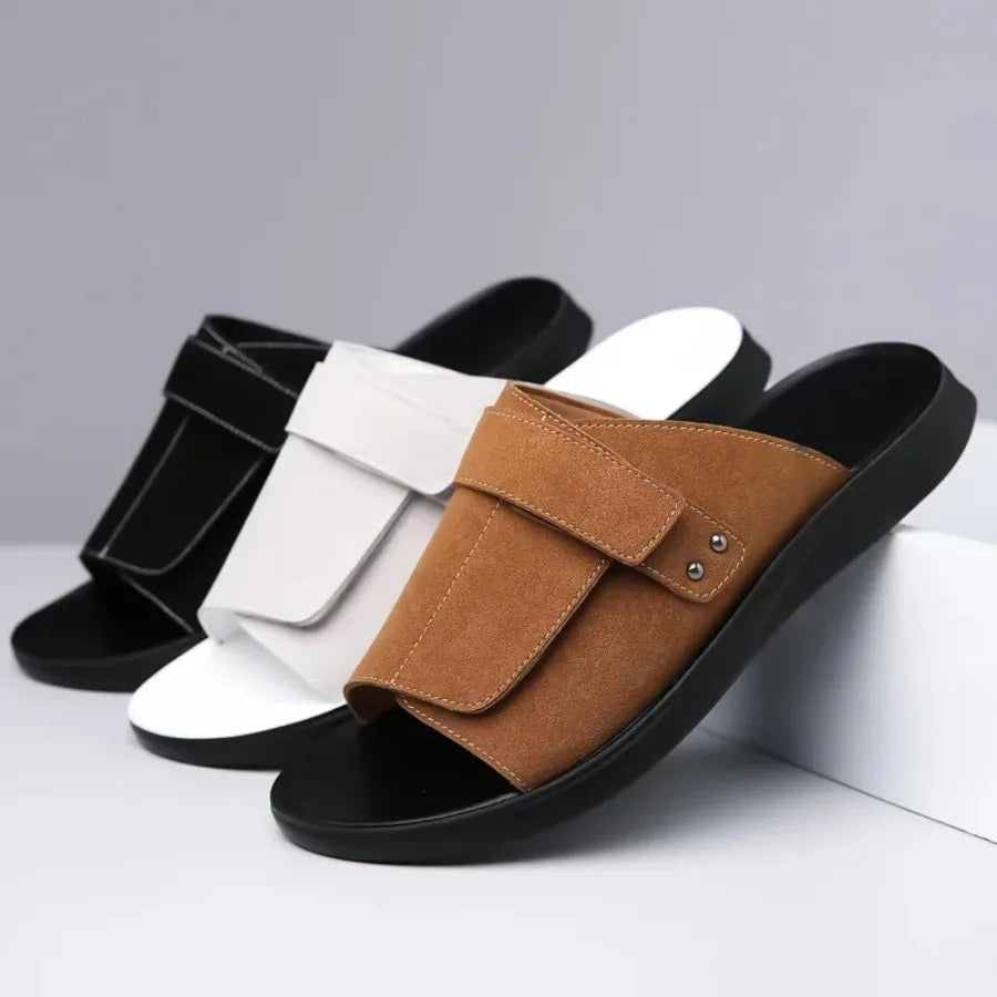Lightweight men's adjustable slides, offering ultimate comfort. Essential casual sandals for summer.