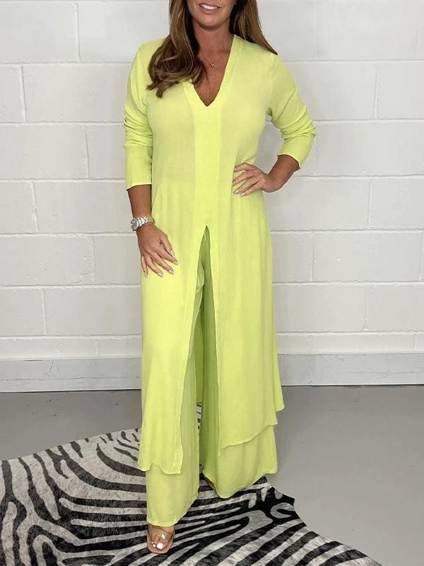 Fashionable women's two-piece casual suit set. Coordinated wide-leg pants & blouse for a chic & comfortable style.