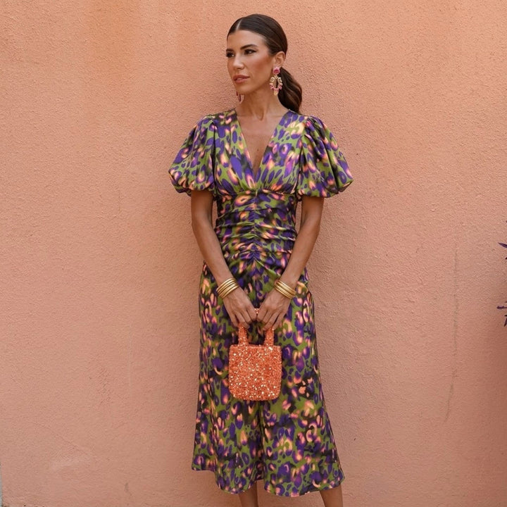 Lightweight women's summer V-neck dress with puffed sleeves, combining comfort & style.