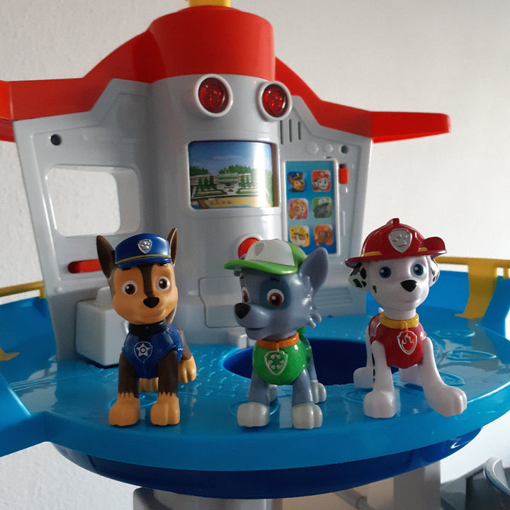 Children's vehicle playset featuring a multi-level car slide tower