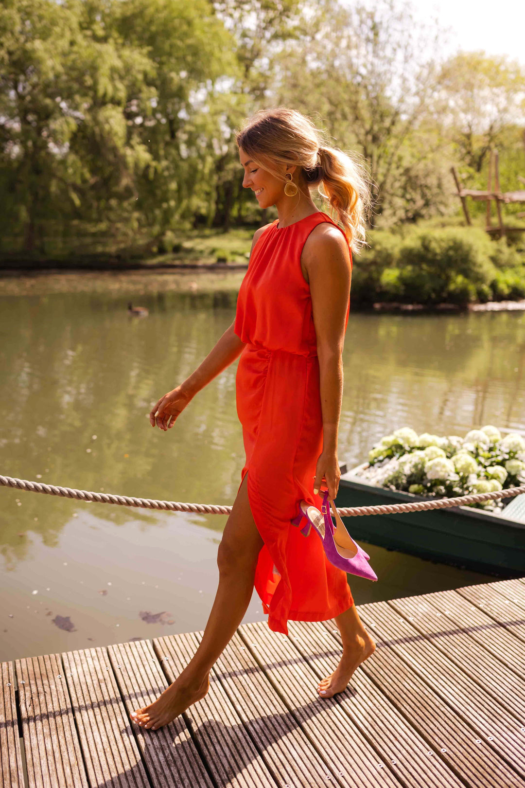 Women's elegant midi dress, sleeveless with high neck & side slit. Ideal for summer parties & casual chic.