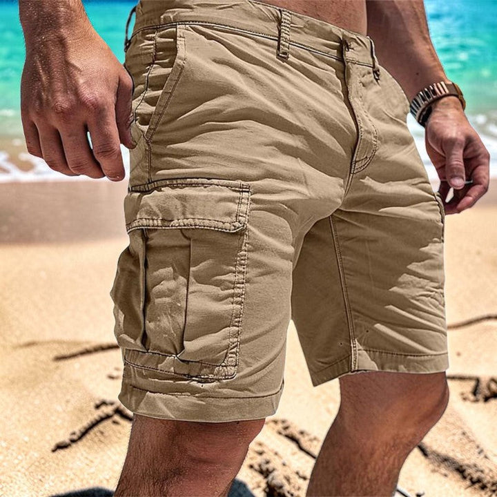 Stylish knee-length men's cargo shorts featuring multi-pockets for convenience. A tailored fit for casual apparel.