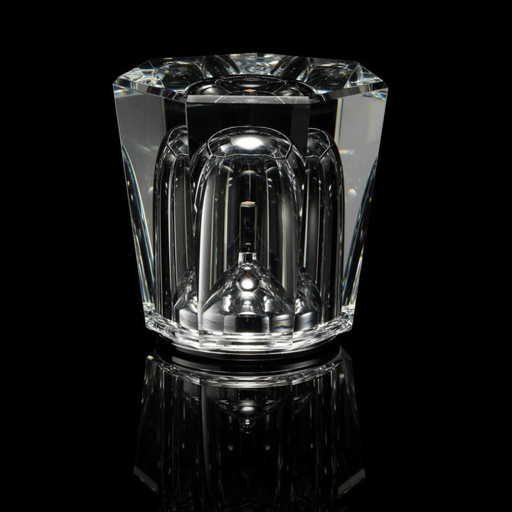 Elegant cordless crystal table lamp, diamond facets, soft LED ambient lighting decor.