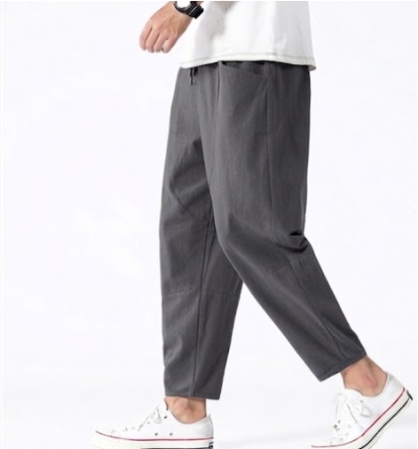Men's relaxed fit cropped pants with an adjustable drawstring waist, ideal for casual everyday comfort.