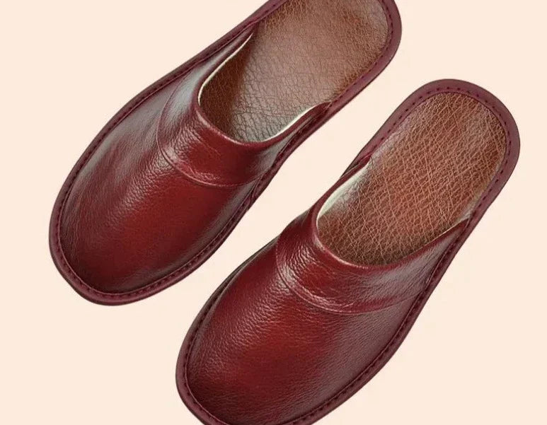 Ergonomic arch support in men's orthopedic slip-on house slippers, ensuring maximum foot comfort indoors.